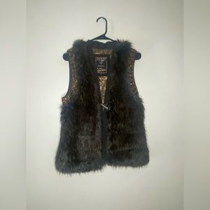 NWT Guess fashionable furry faux beaded vest with gold
